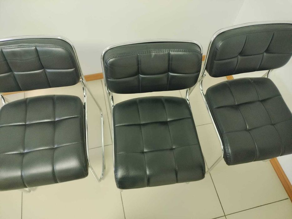 Офисное кресло и стулья