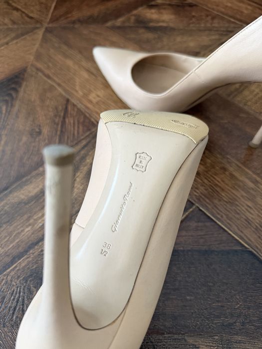 Продам туфли Gianvito Rossi бежевые