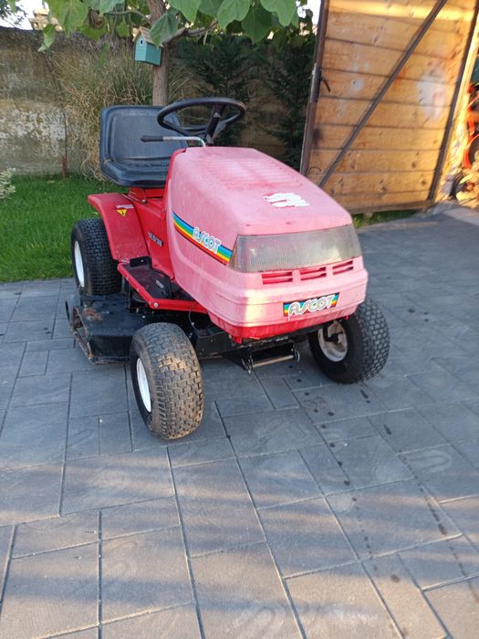 Tractoras tuns iarba