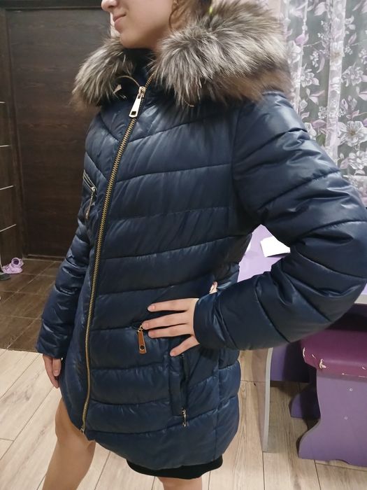Продам куртку! мех натуральный! тёплая и лёгкая!