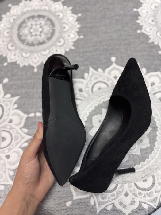 Продаю черные туфли