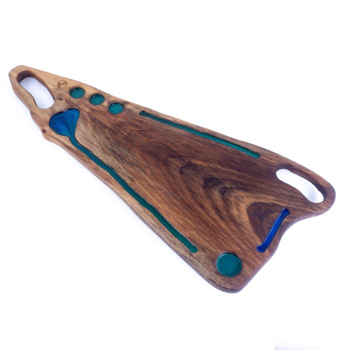 Platou din lemn de nuc 81 x 32 cu rășină epoxidică