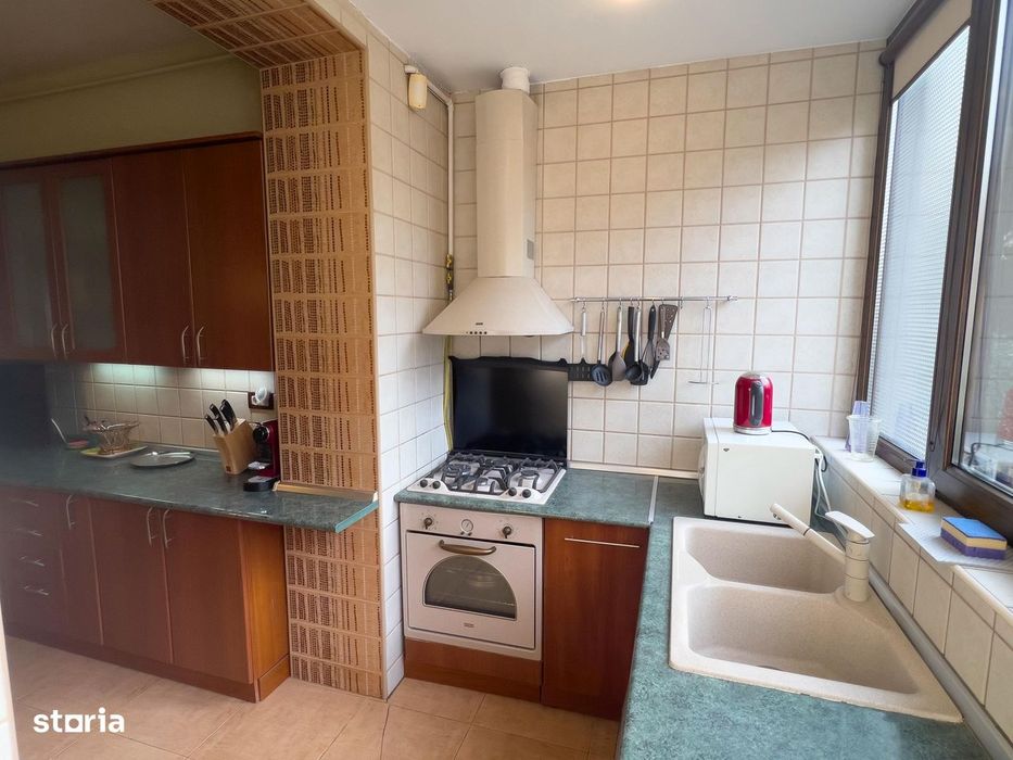 Apartament in vila cu curte la 50 metri de parc.