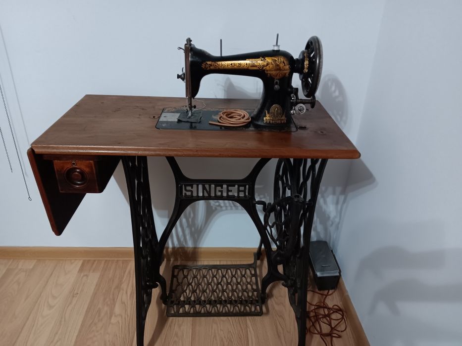 Mașină de cusut marca SINGER