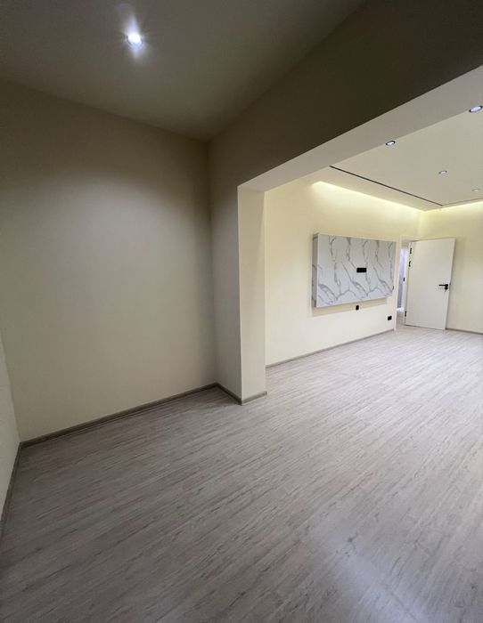 Продаётся 2-комнатная в центре города | Госпитальный рынок