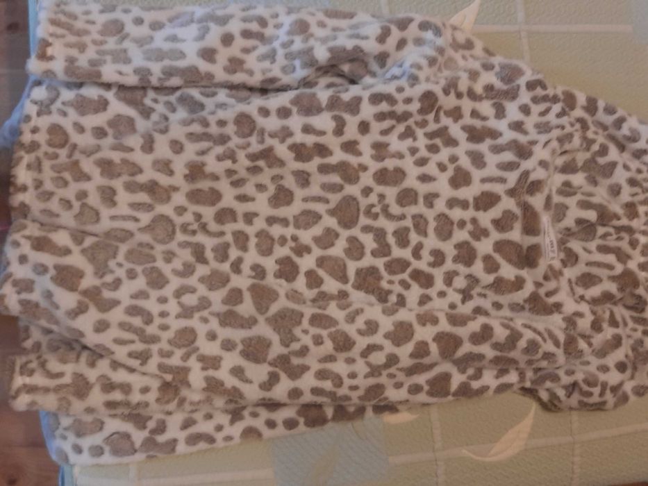Продавам пижама/леопардова