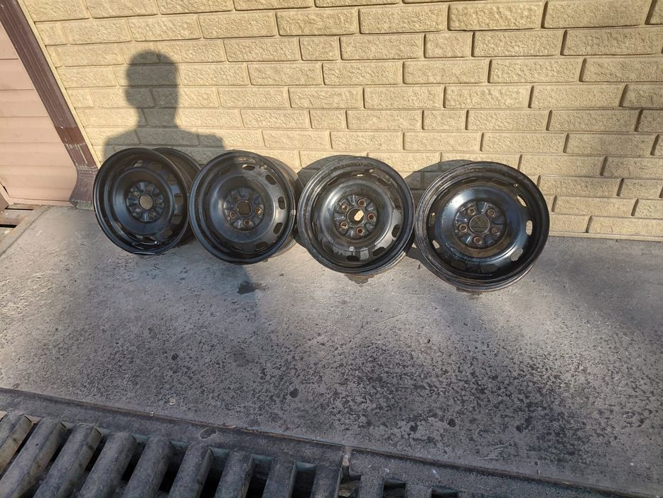 Диск раз 14 от Тойота карина Е