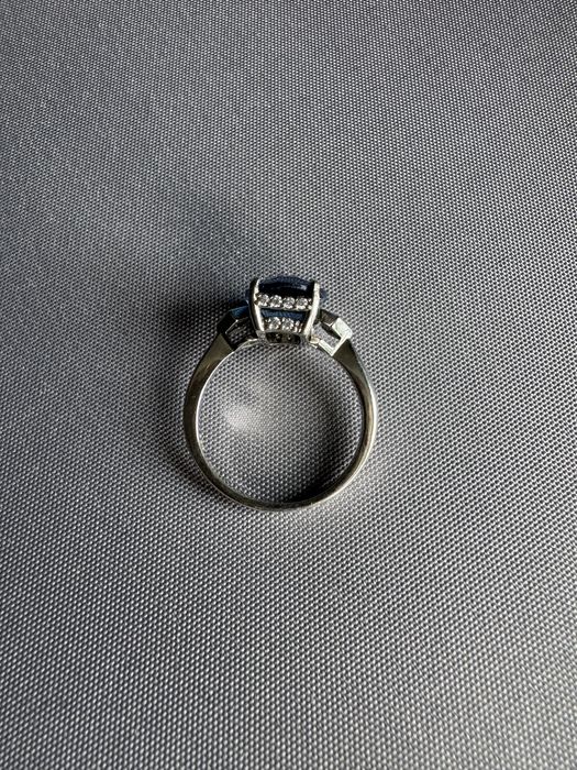 Inel din argint, topaz si cubic zirconia