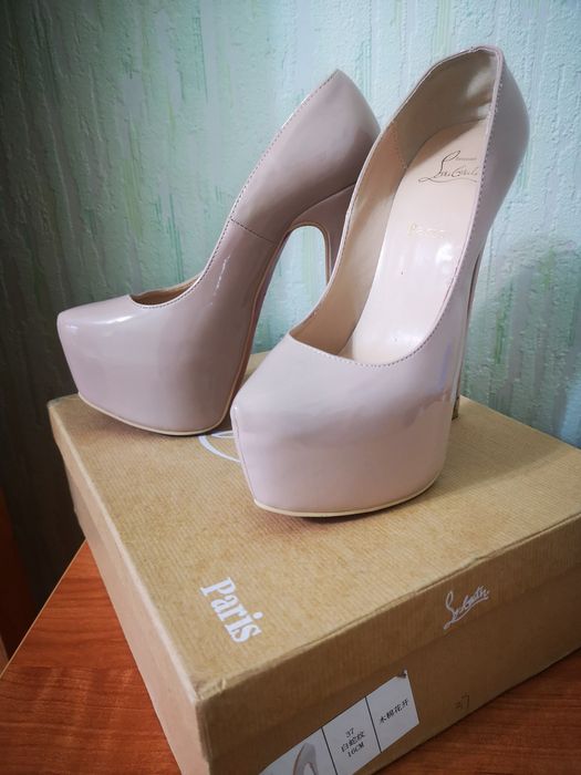 Продам туфли Louboutin