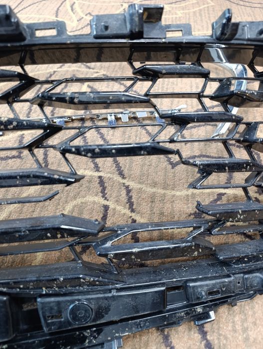 Продам решетку tayota highlander