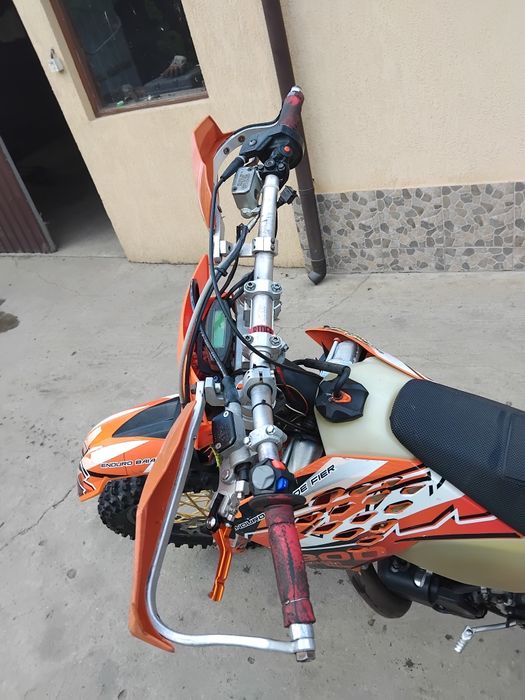 Vand sau schimb ktm 300 an 2010