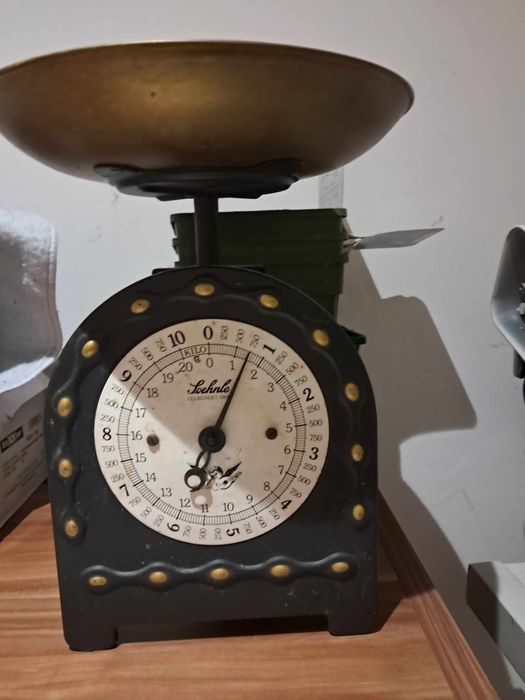 Антикварна везна