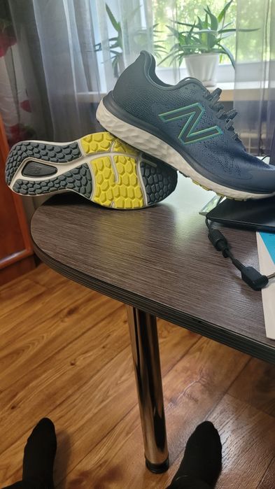 Подам кроссовки New Balanse