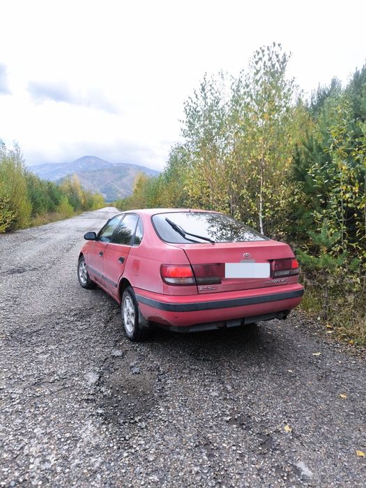 Тойота Карина Е                          .