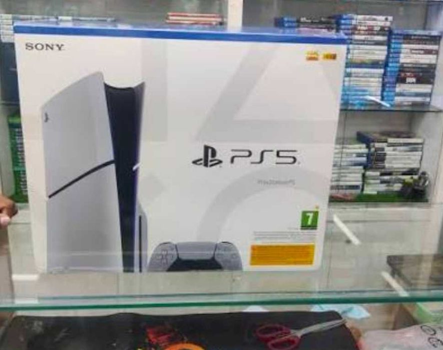 PS5 DISK slim 1TB + 30 Playstation игри