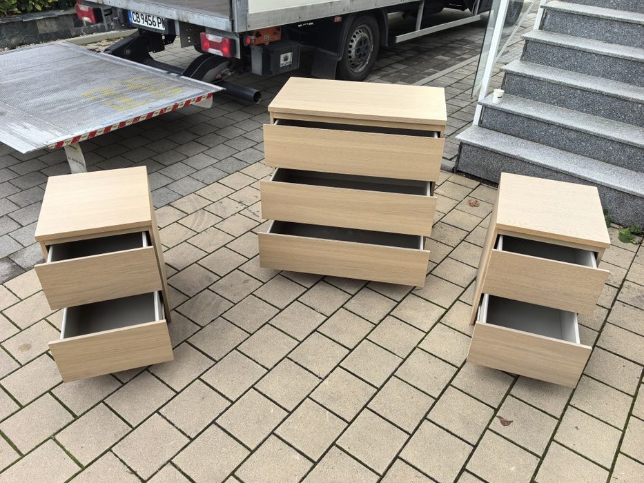 Продавам диван, столове и шкафове