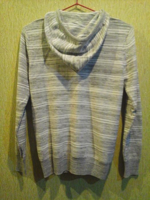 Джемпер новый с капюшоном