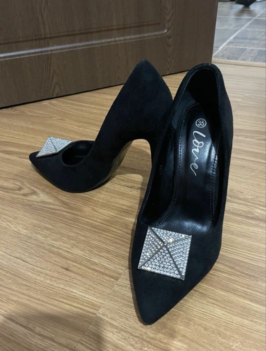 Pantofi catifelați negru cu toc subțire
