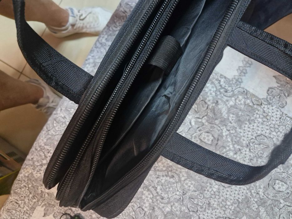 Продава се чанта за лаптоп
