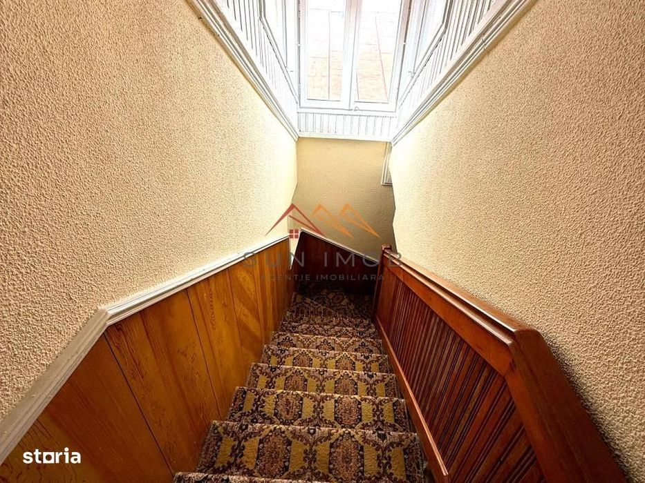 Vila 7 camere, an 1984, garaj, terasa, teren 604 m2, Poiana Campina,PH