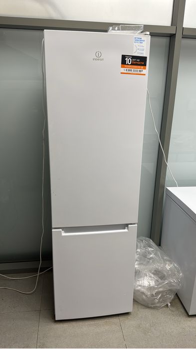 Холодильник indesit