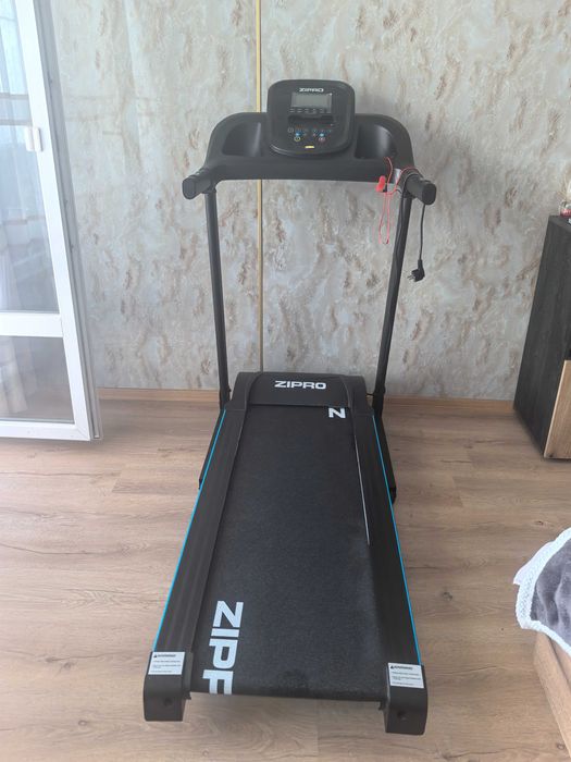 Продавам бягаща пътека Zipro Tekno