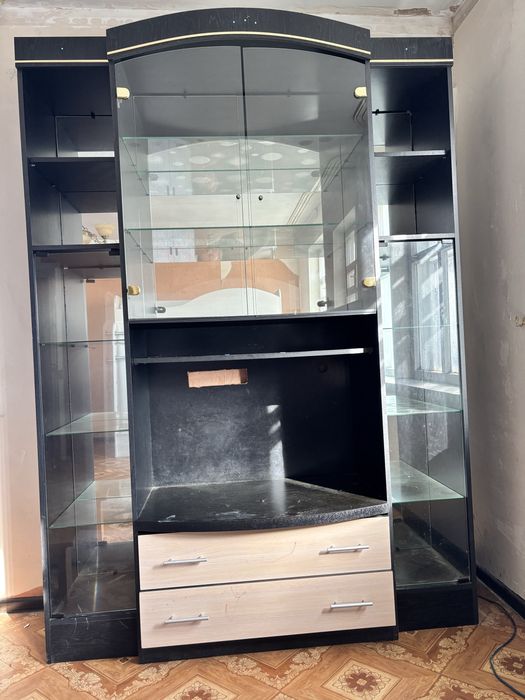 Продам сервант в зал