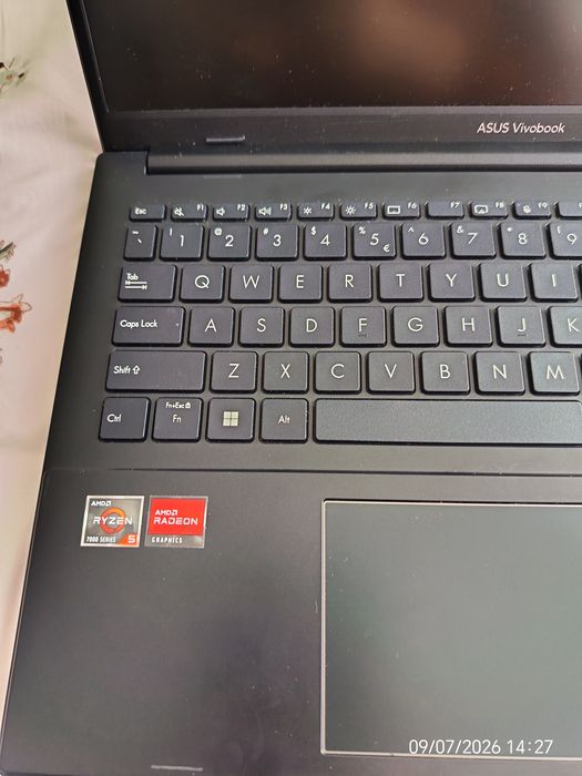 Notebuk sotiladi
