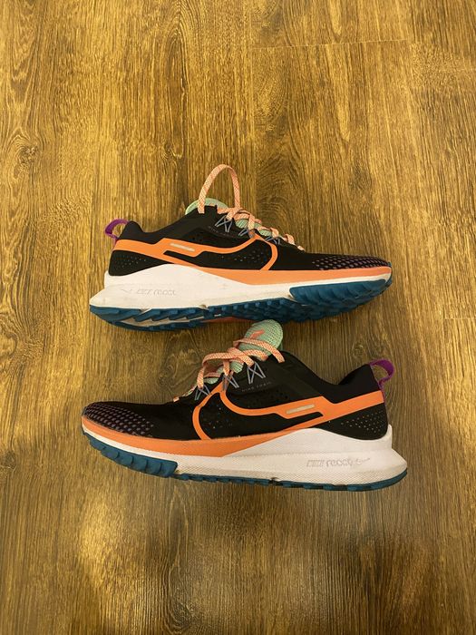 vand adidasi nike trail noi marimea 42