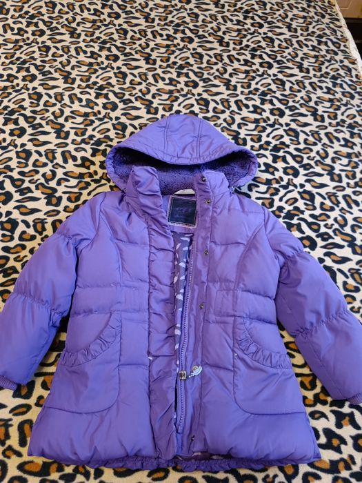 Продам верхнюю одежду для девочки!