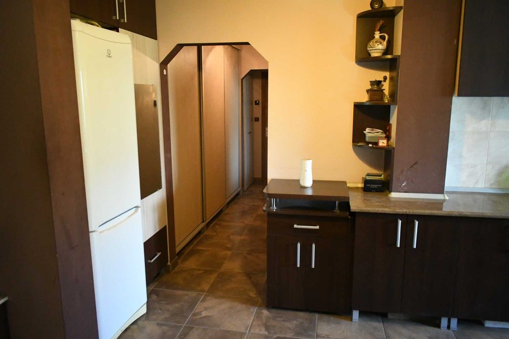 Apartament PB, 3 camere, de vânzare.