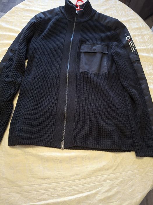 Pulover barbati, culoare neagră.