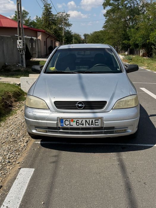 Mașină Opel Astra