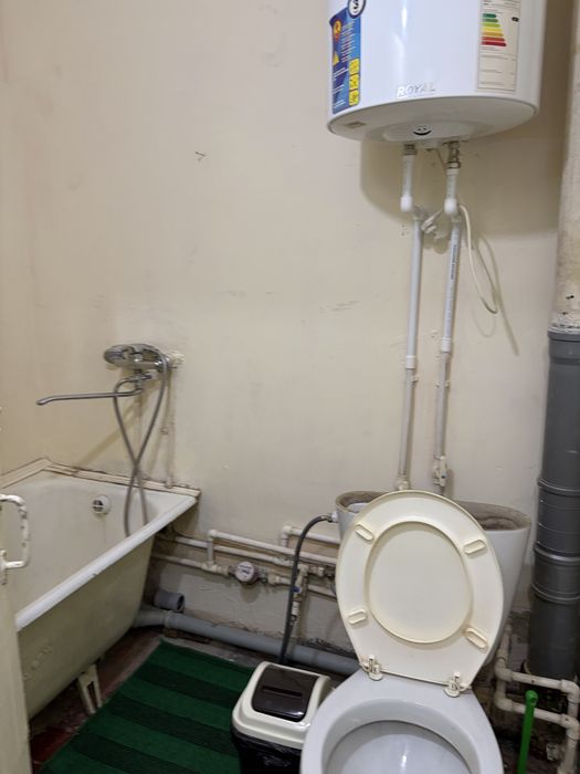 Продается 1 комнтаная квартира 8 мкр 4 этаж