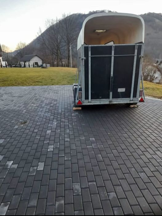 De vânzare remorcă pentru animale 2 locuri 2 tone