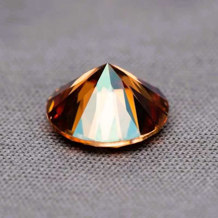 Мойсанит (диамант) 0.5 карата цвят диня