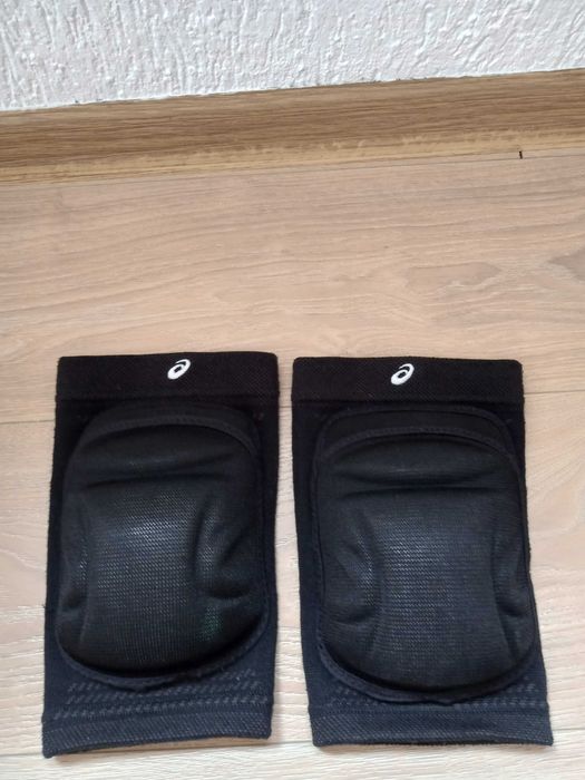 Asics наколенки за волейбол