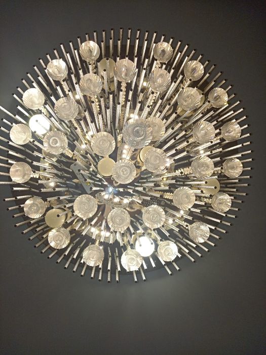 Продам люстру.         .