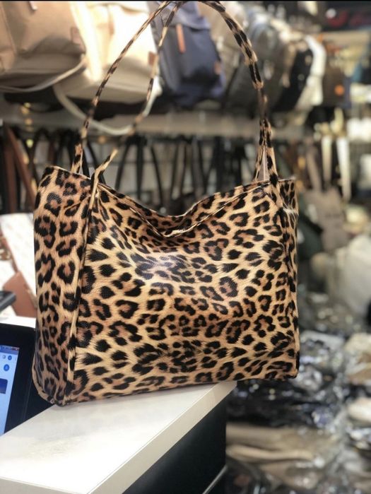 Класическа дамска чанта