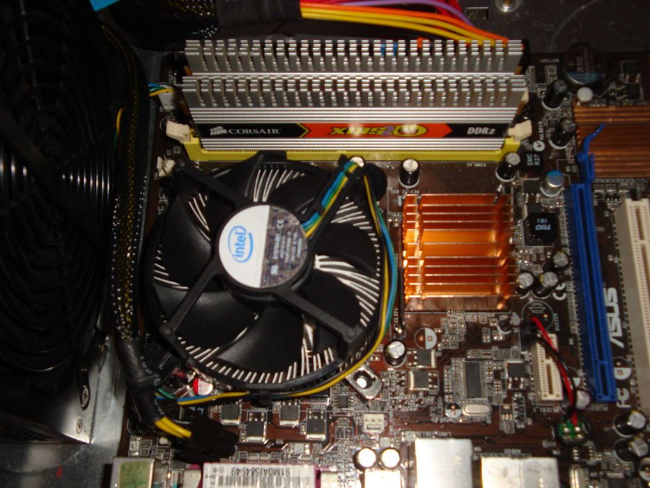 kit memorii ram DDR2 Corsair XMS2 DHX 4GB 2x 2GB 800 Mhz de colectie