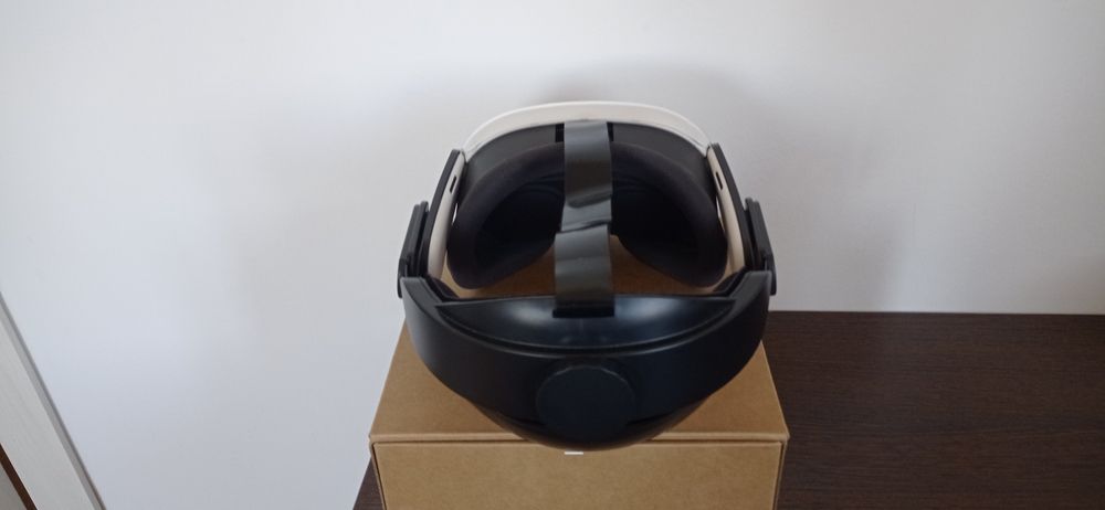 Meta Quest 3 с доп. креплением и чехлами