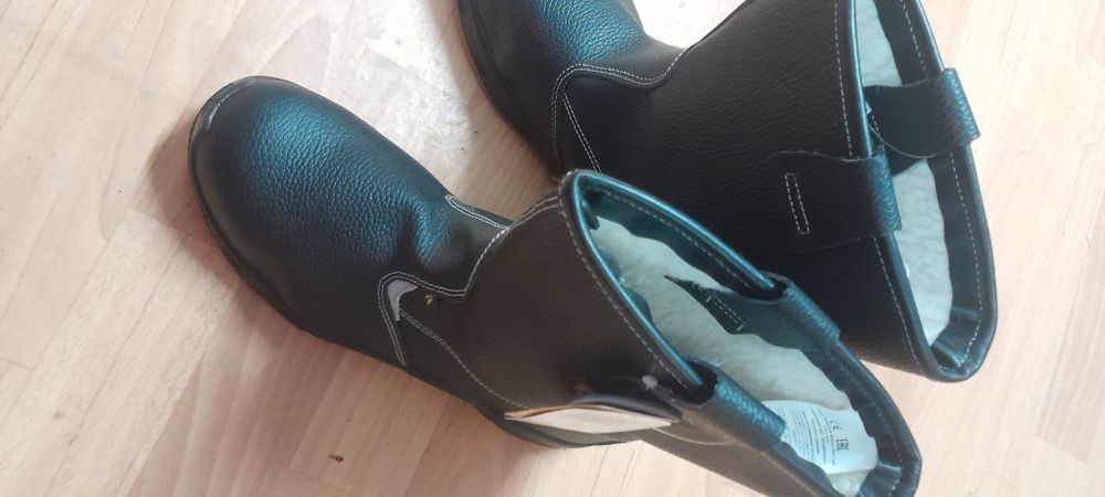 Продам спец обувь