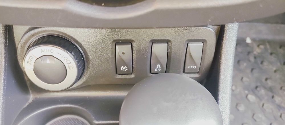 2017 Dacia Duster Laureate SCe 1.6i\LPG 4WD 6-speed / EUR 11 760