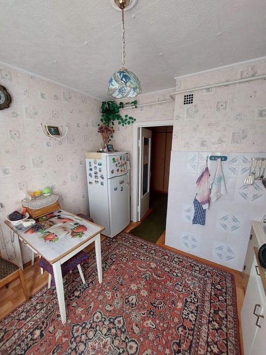 Продам 2 комн квартиру на Туркестане