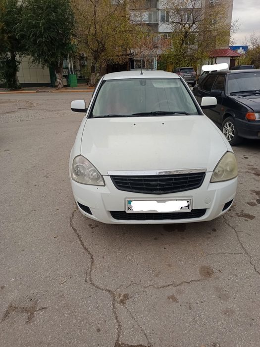 Приора хэтчбек 2012 года