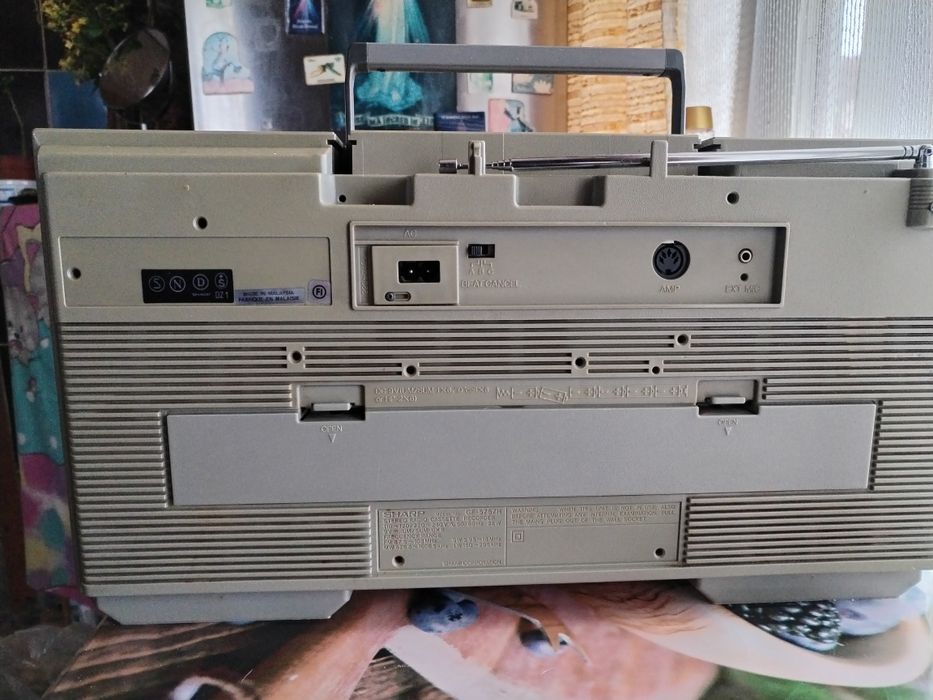 Vând casetofon SHARP GF5757