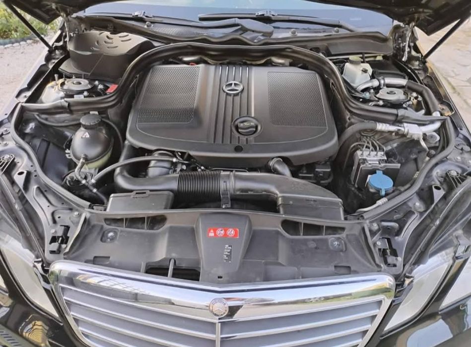 Мерцедес Е класа 2.0 Дизел ръчна кутия