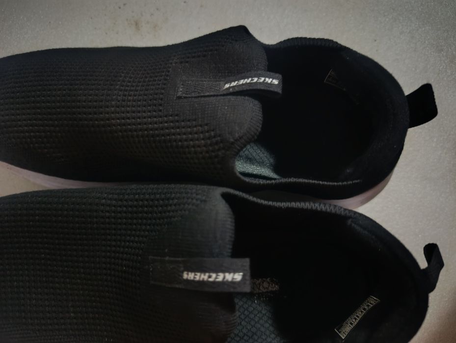 SKECHERS сотилади орегинал жуда яхши состояниеда