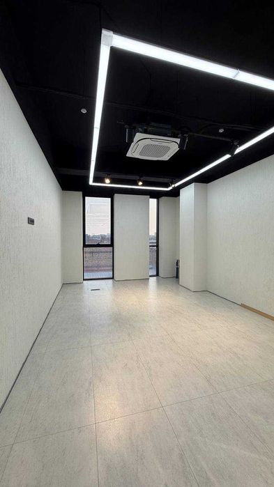 Коммерческое помещение 2100 м2 на первой линии просп. Амира Темура