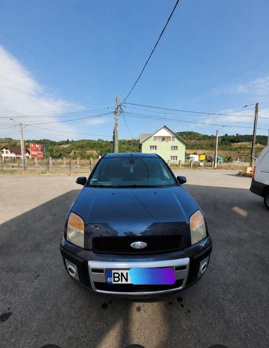 Vând Ford Fusion